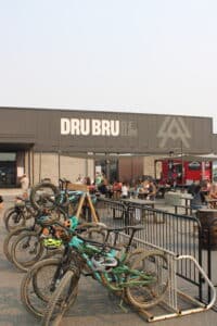 Cle Elum patio with plenty of bike parking